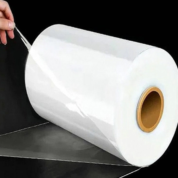 Materiál POF Vlastní Centerfold Polyolefinová smršťovací fólie Plastové balicí role na nápoje